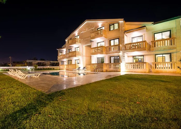 Daire Kalender Suits