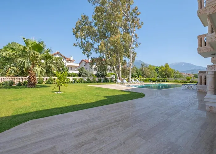 Daire Kalender Suits